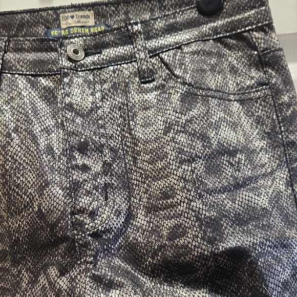 Snakeskin Pattern Jeans - Picture 3 of 6
